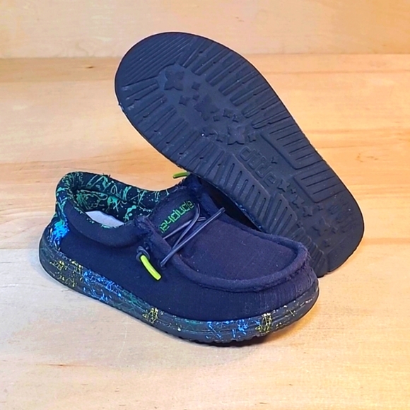 Hey Dude Wally Blue and Green with Abstract Pattern Shoes - Picture 8 of 10